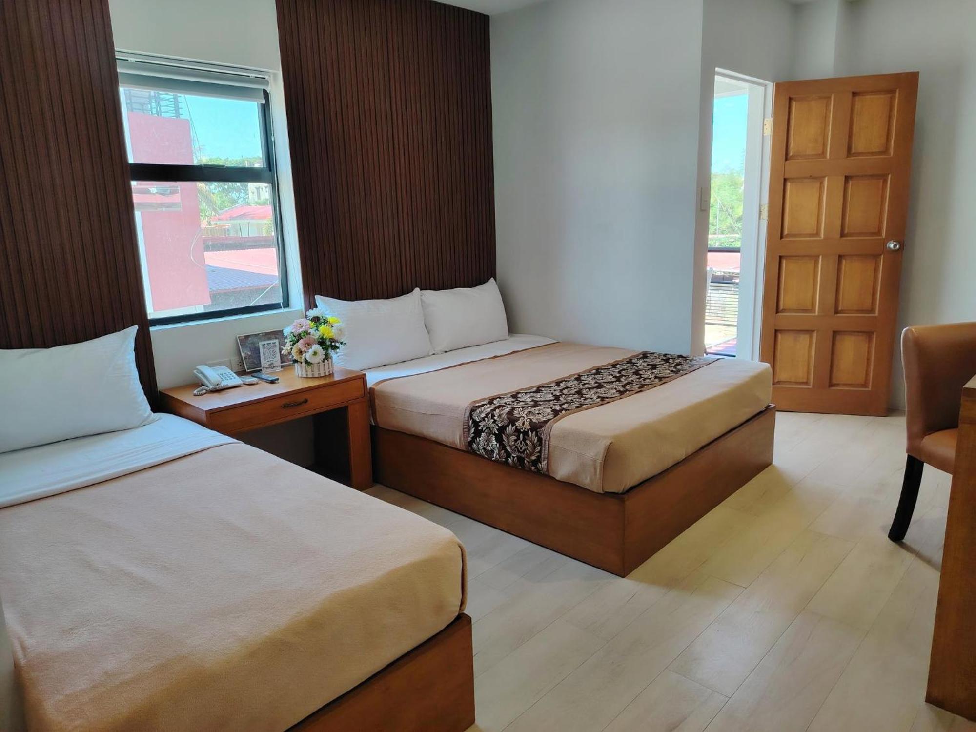 Hotel Carmelita Tuguegarao City Exteriör bild